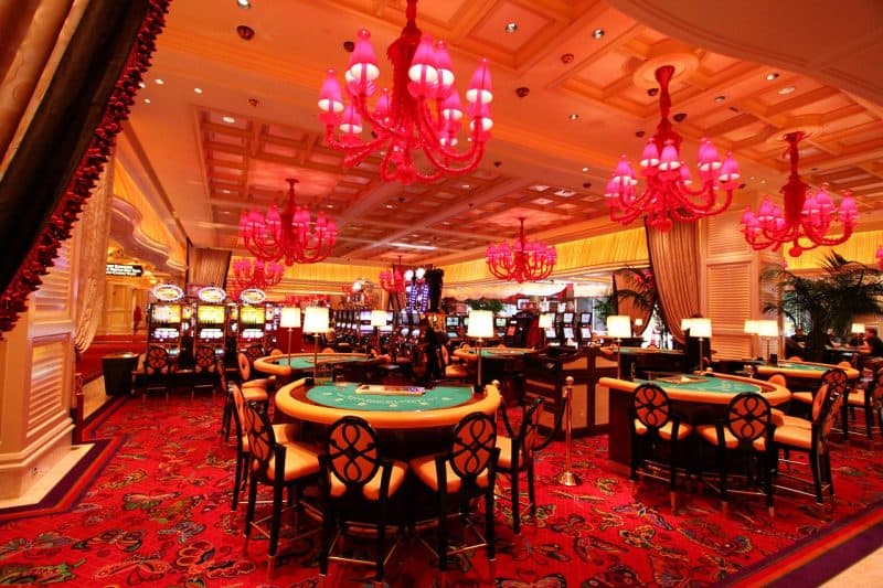 Canlı Casino’nun Geleceği: Yüksek Volatiliteli Slotlar ve Hibrit Oyunlar